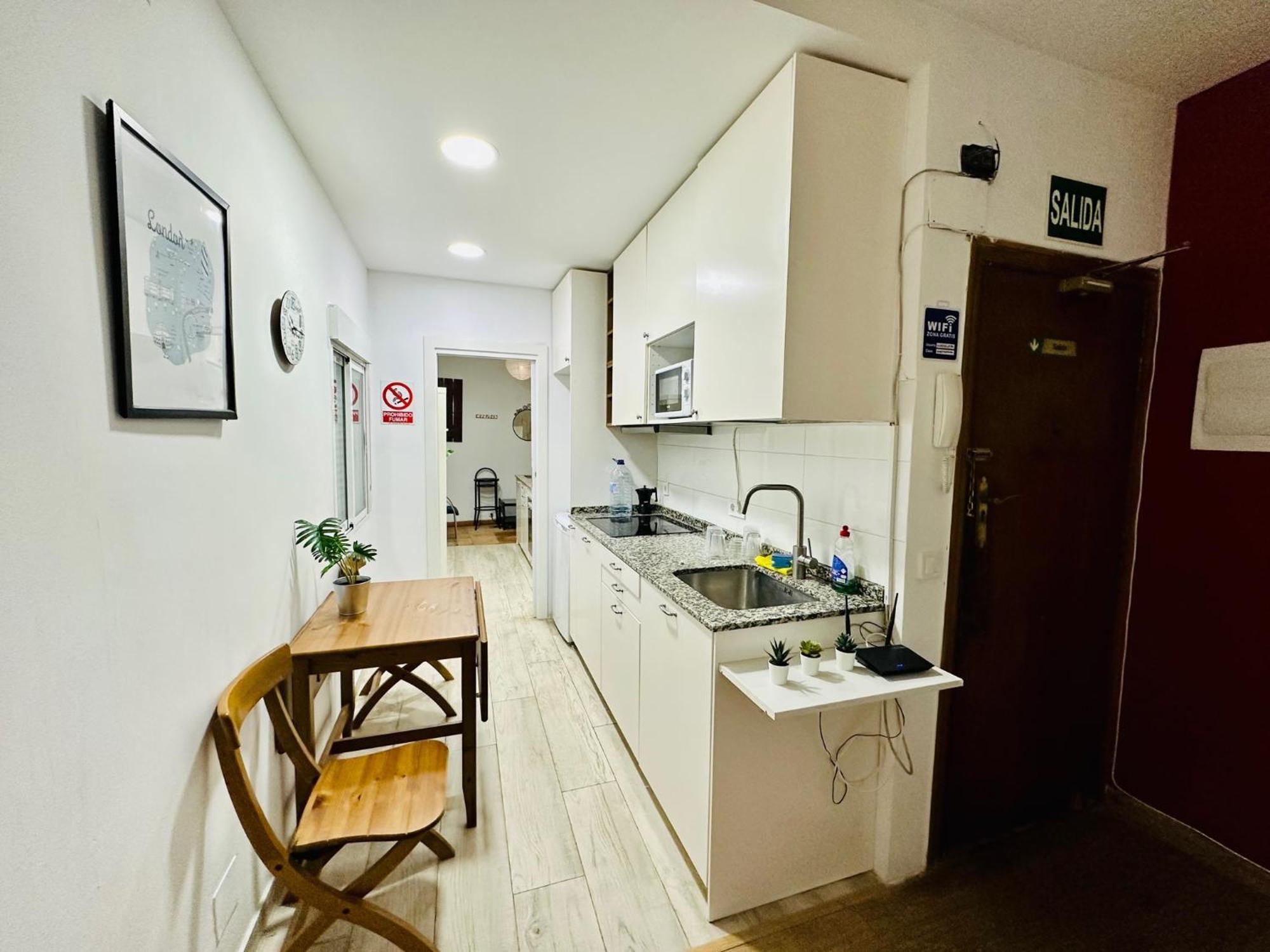 Punta Me Rooms In Madrid Downtown Екстериор снимка